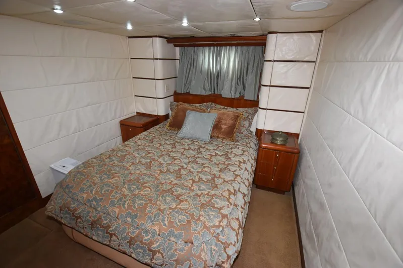 Big Hatt Yacht Photos Pics Luxurious bedroom interior of 1998 Hatteras 74 Sport Deck yacht with elegant bedding.