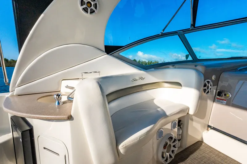 Cloud 9 Yacht Photos Pics 