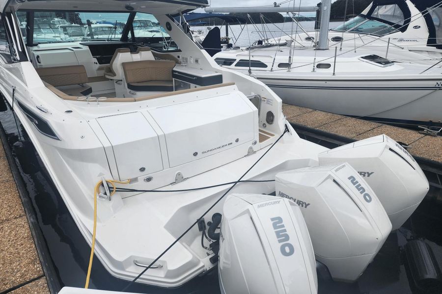 2023 Sea Ray Sundancer 320 Outboard