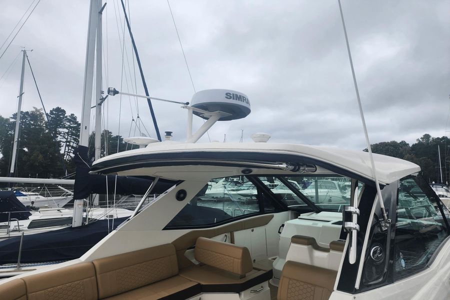 2023 Sea Ray Sundancer 320 Outboard