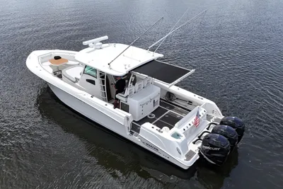 Boston Whaler 370 Outrage