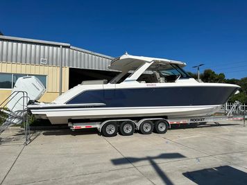 2024 Tiara Yachts 43 LS