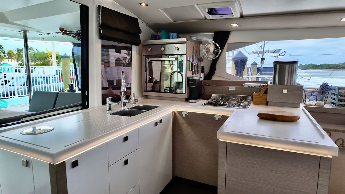 2022 Fountaine Pajot 42 