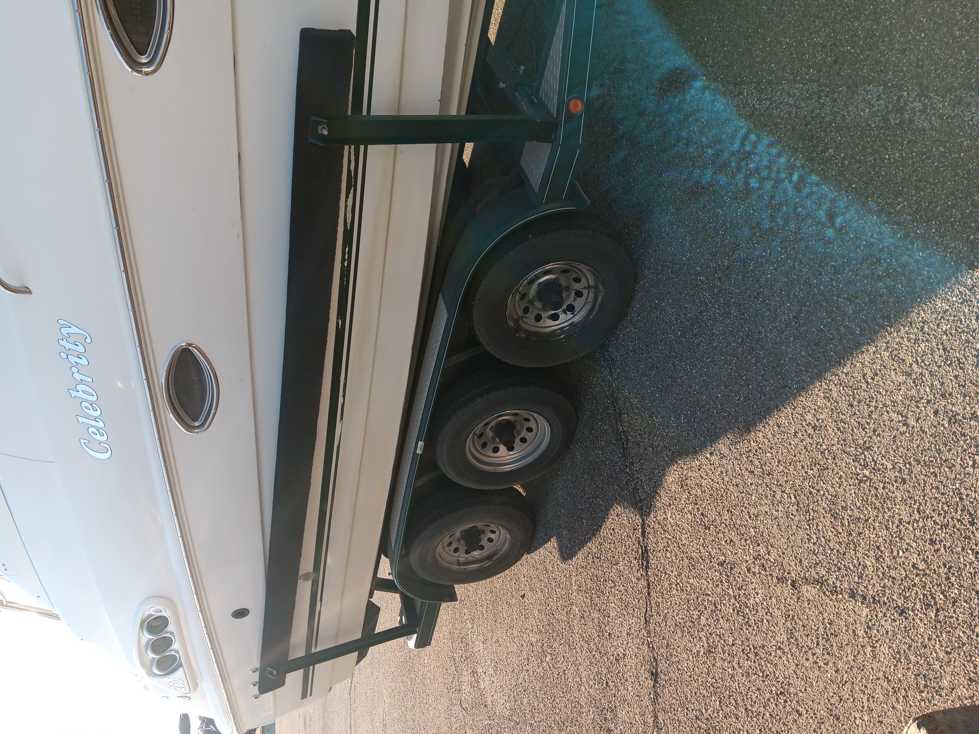 Celebrity 280 Express Cruiser