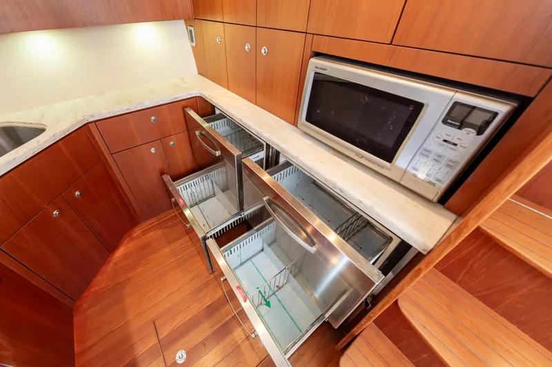 Proteus II Yacht Photos Pics 