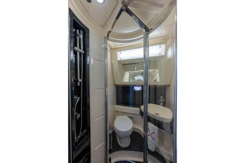 Treasure X Yacht Photos Pics Luxurious bathroom on Azimut 55S yacht, year 2015.