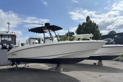 2004 Boston Whaler 270 Outrage