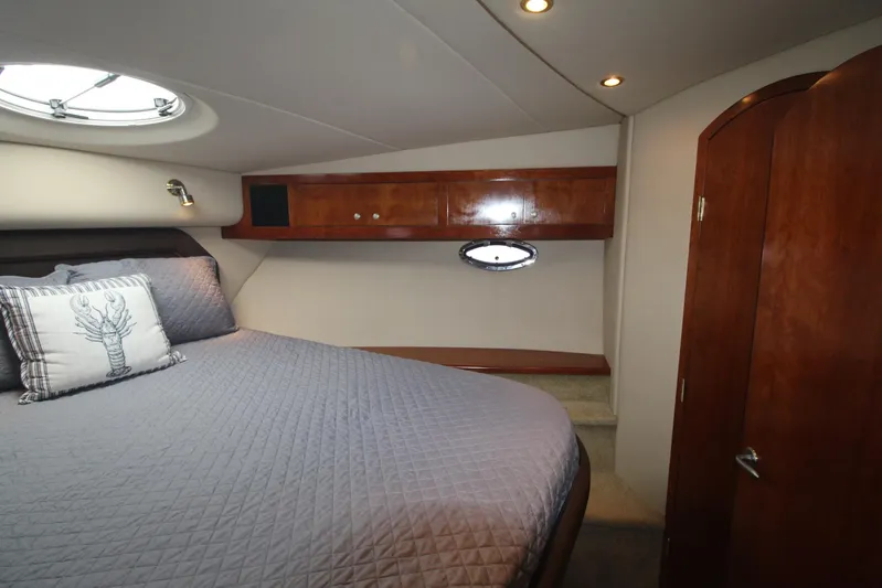 Gemini Yacht Photos Pics Luxurious bedroom in 2004 Cruisers Yachts 405 Express Motoryacht with elegant wood finishes.