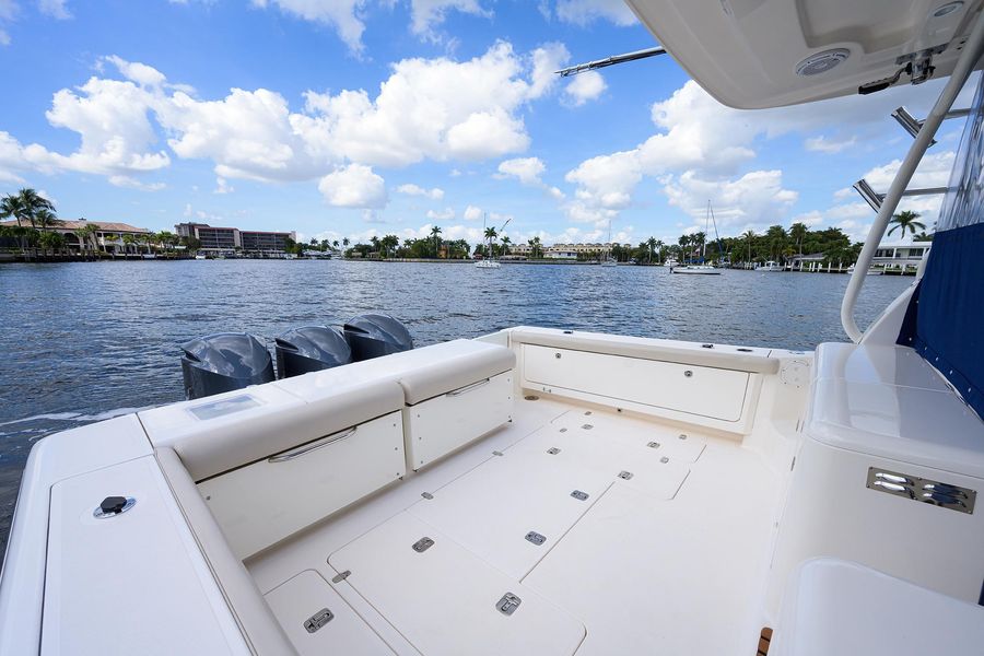2015 Pursuit OS 385