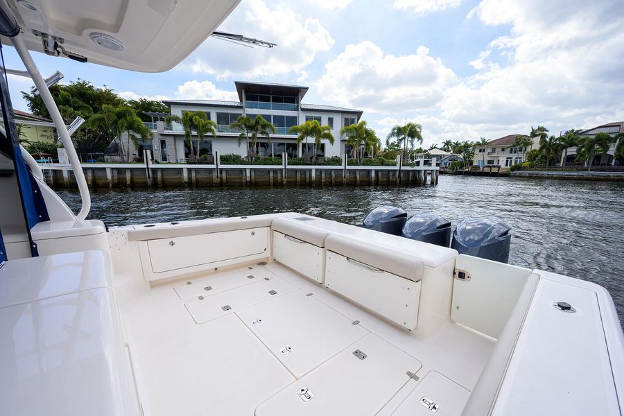 2015 Pursuit OS 385