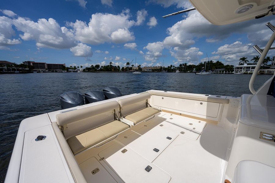 2015 Pursuit OS 385