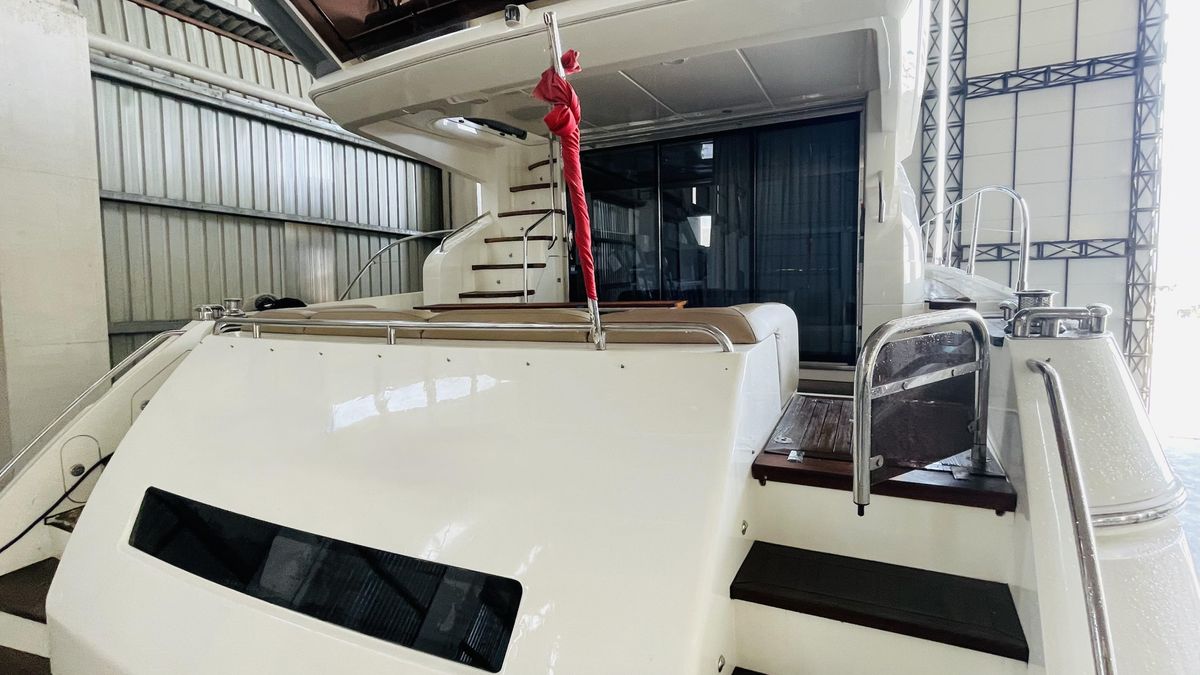 2012 Princess 64 