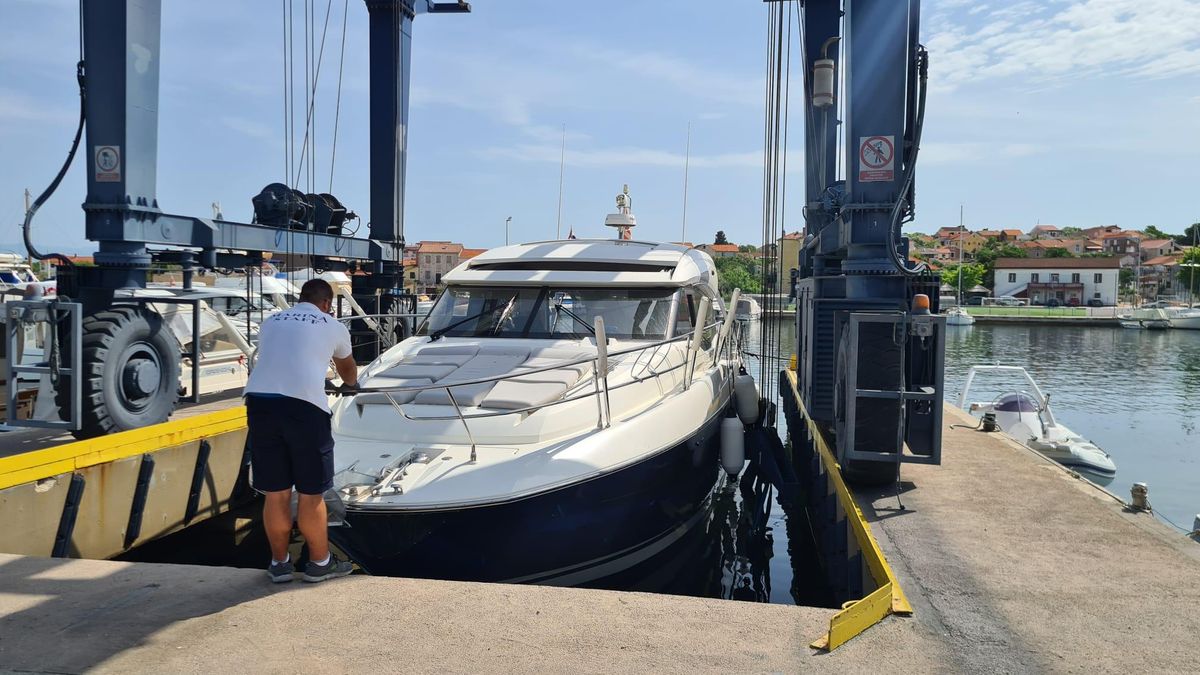 2019 Prestige 46 