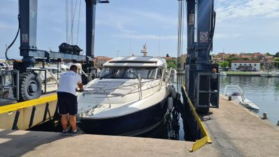 Yacht