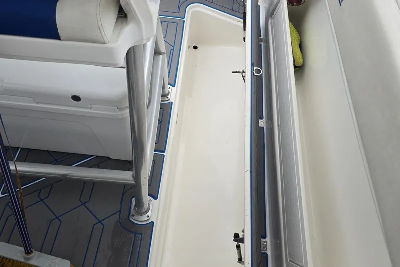  Yacht Photos Pics 2016 Extreme Boats interior with seating and storage, featuring sleek design and modern finishes.