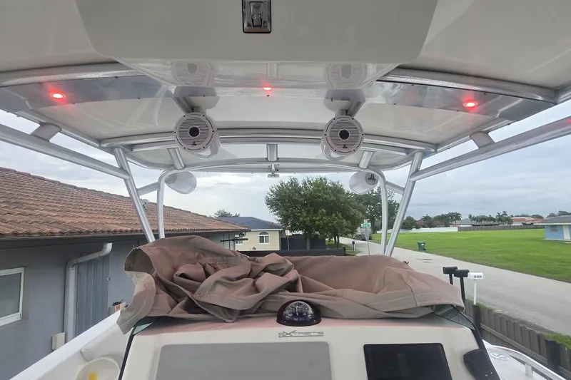  Yacht Photos Pics 2016 Extreme Boats model with speakers and red lights on the canopy.