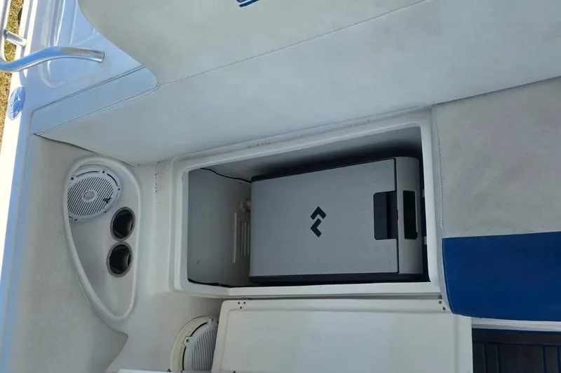  Yacht Photos Pics 2016 Extreme Boats interior with built-in storage and speaker system.