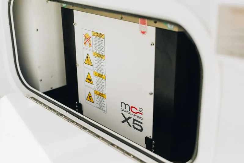 Lunasea Yacht Photos Pics MC&sup2; Quick Gyro X5 in 2023 Yellowfin 32 Offshore boat compartment.