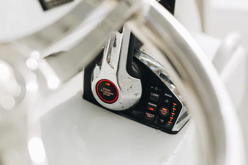 Lunasea Yacht Photos Pics Close-up of 2023 Yellowfin 32 Offshore boat controls and steering wheel.