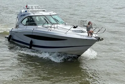 2010 Four Winns V435