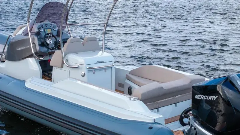  Yacht Photos Pics 2024 Sacs Strider 900 - Image 4