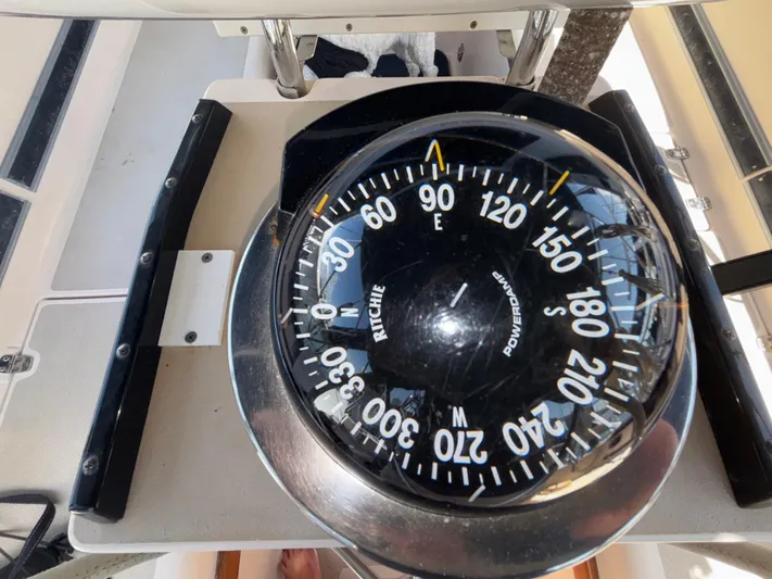 Windragon Yacht Photos Pics Compass on 1995 Island Packet 37 sailboat, showing cardinal directions and degrees.