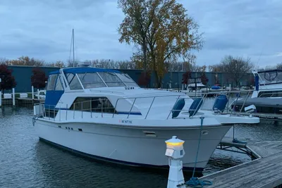 1988 Chris-Craft 381 Catalina