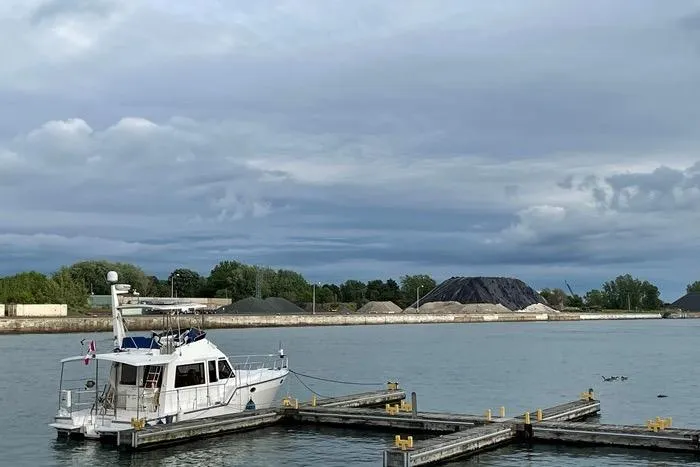  Yacht Photos Pics Island Pilot 395 yacht docked at a marina, cloudy sky, 2007 model.
