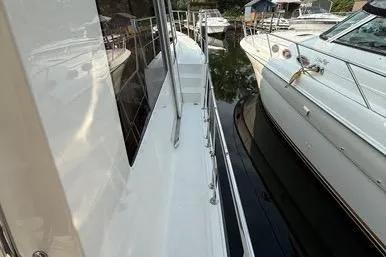  Yacht Photos Pics 2007 Island Pilot 395 yacht docked beside another boat in a marina.