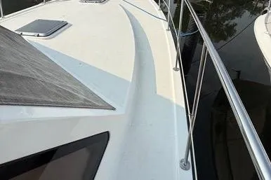  Yacht Photos Pics 2007 Island Pilot 395 yacht deck with railing and hatch.