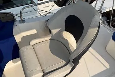  Yacht Photos Pics Comfortable seating on 2007 Island Pilot 395 yacht deck, featuring modern design and durable materials.