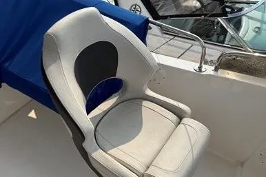  Yacht Photos Pics Captain's chair on a 2007 Island Pilot 395 boat, featuring a sleek design and comfortable seating.