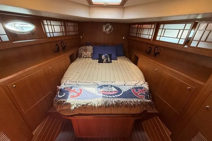  Yacht Photos Pics Luxurious 2007 Island Pilot 395 cabin with cozy bed and nautical decor.