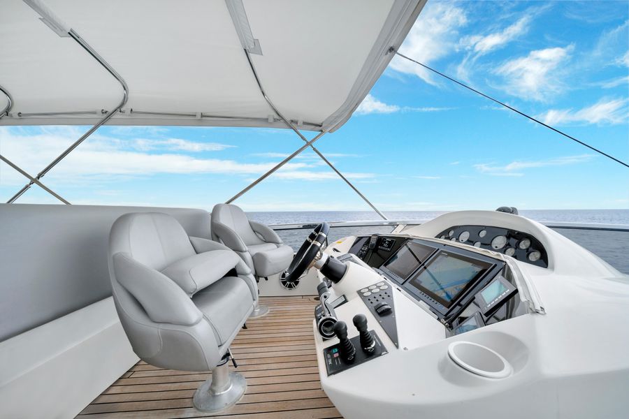 2011 Sunseeker 80 Yacht