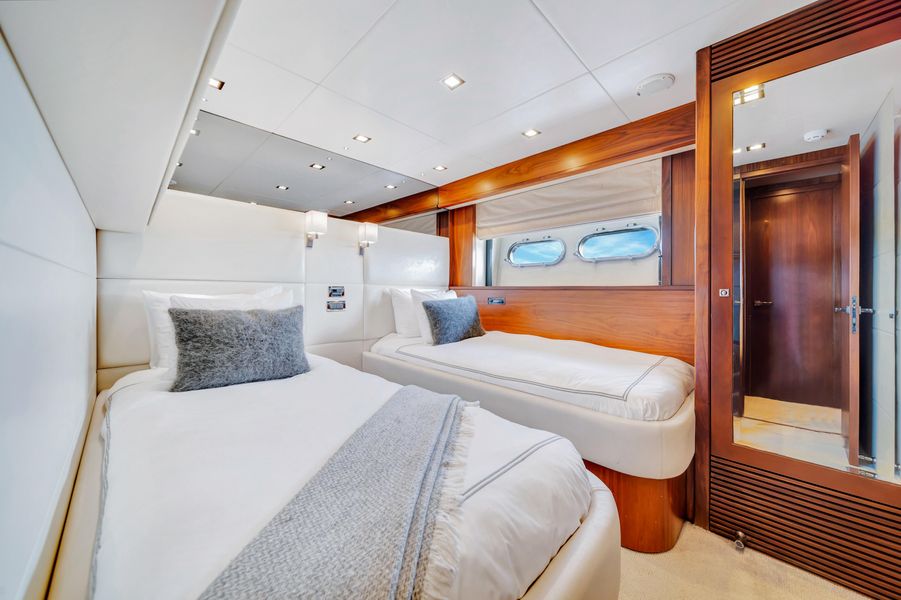 2011 Sunseeker 80 Yacht