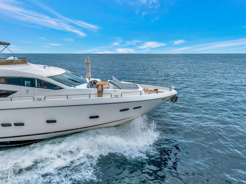 2011 Sunseeker 80 Yacht