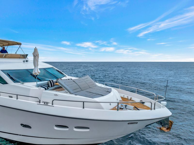 2011 Sunseeker 80 Yacht