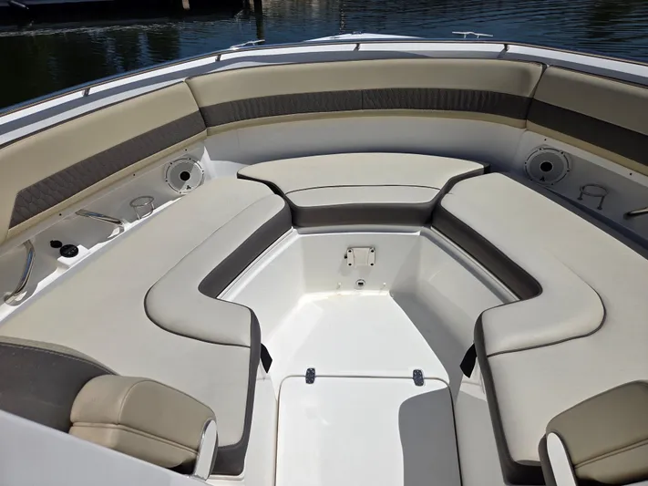 First Mate Yacht Photos Pics 2020 Pursuit DC 326 Dual Console boat interior with cushioned seating and cup holders.