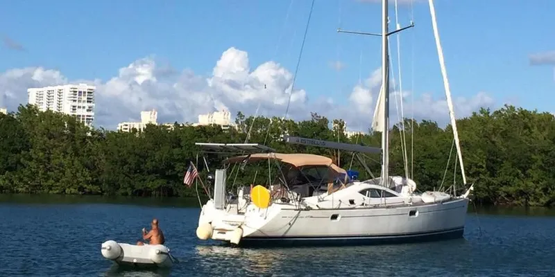 4 Estrellas Yacht Photos Pics 9ft Inflatable Dinghy (2.5 hp o/b Yamaha 4 stroke)