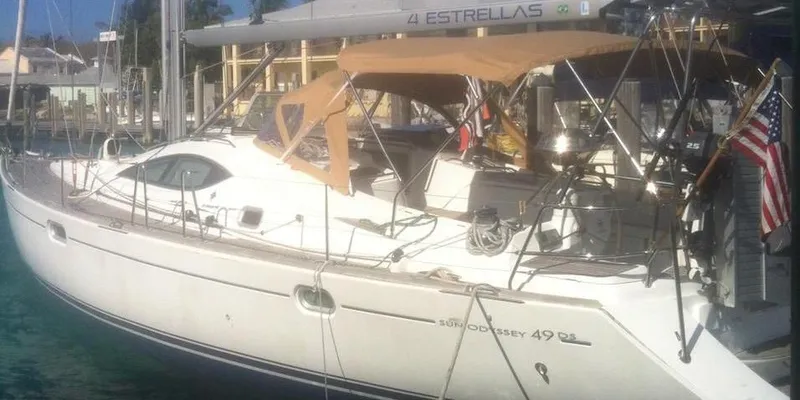 4 Estrellas Yacht Photos Pics 2019 New Dodger and bimini.