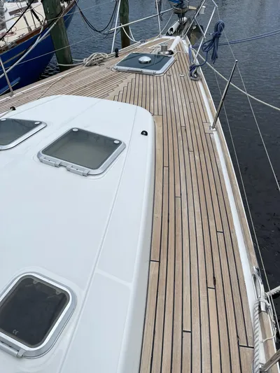 4 Estrellas Yacht Photos Pics Teak deck restored July '21