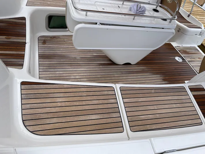 4 Estrellas Yacht Photos Pics Teak deck restored July '21