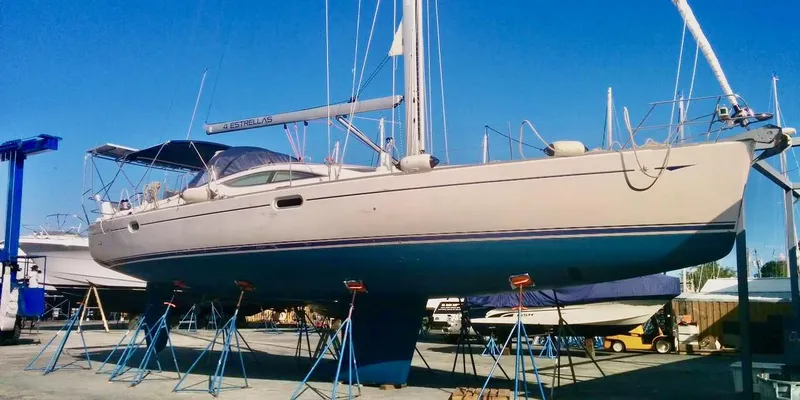 4 Estrellas Yacht Photos Pics New bottom paint 11/2019
