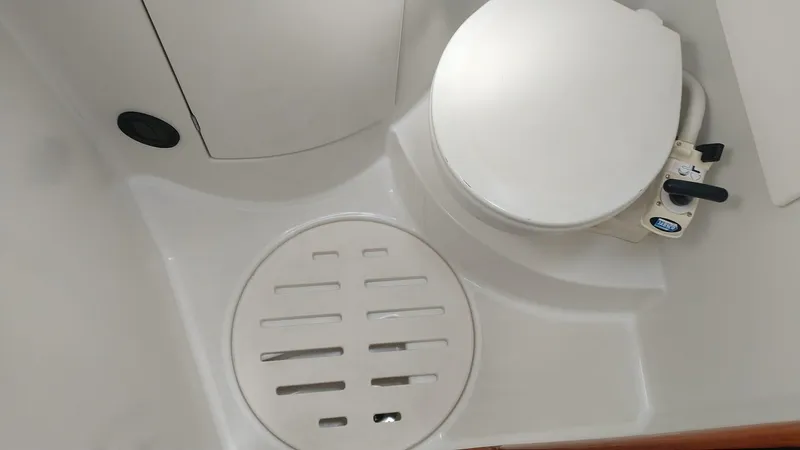 4 Estrellas Yacht Photos Pics 3 heads