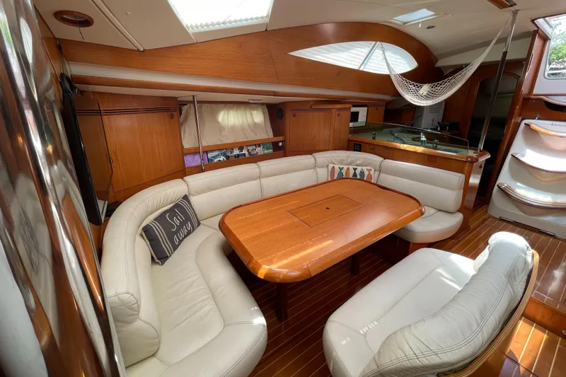 4 Estrellas Yacht Photos Pics Dinette w/ drop down table