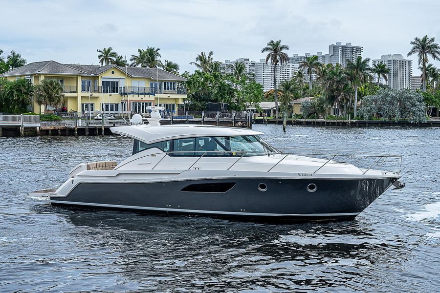 2015 Tiara Yachts C44 Coupe