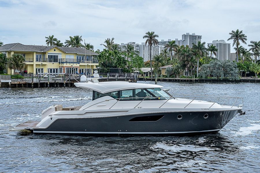 2015 Tiara Yachts C44 Coupe