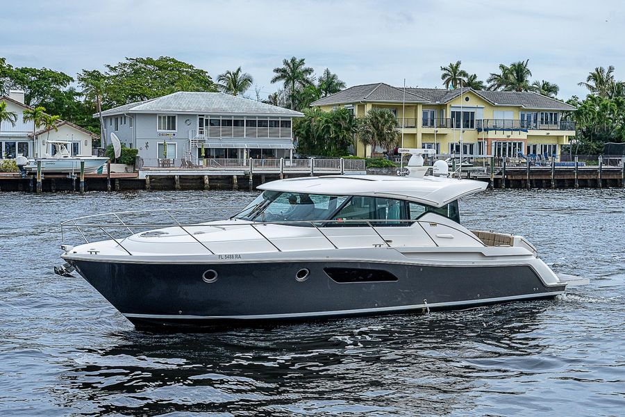 2015 Tiara Yachts C44 Coupe