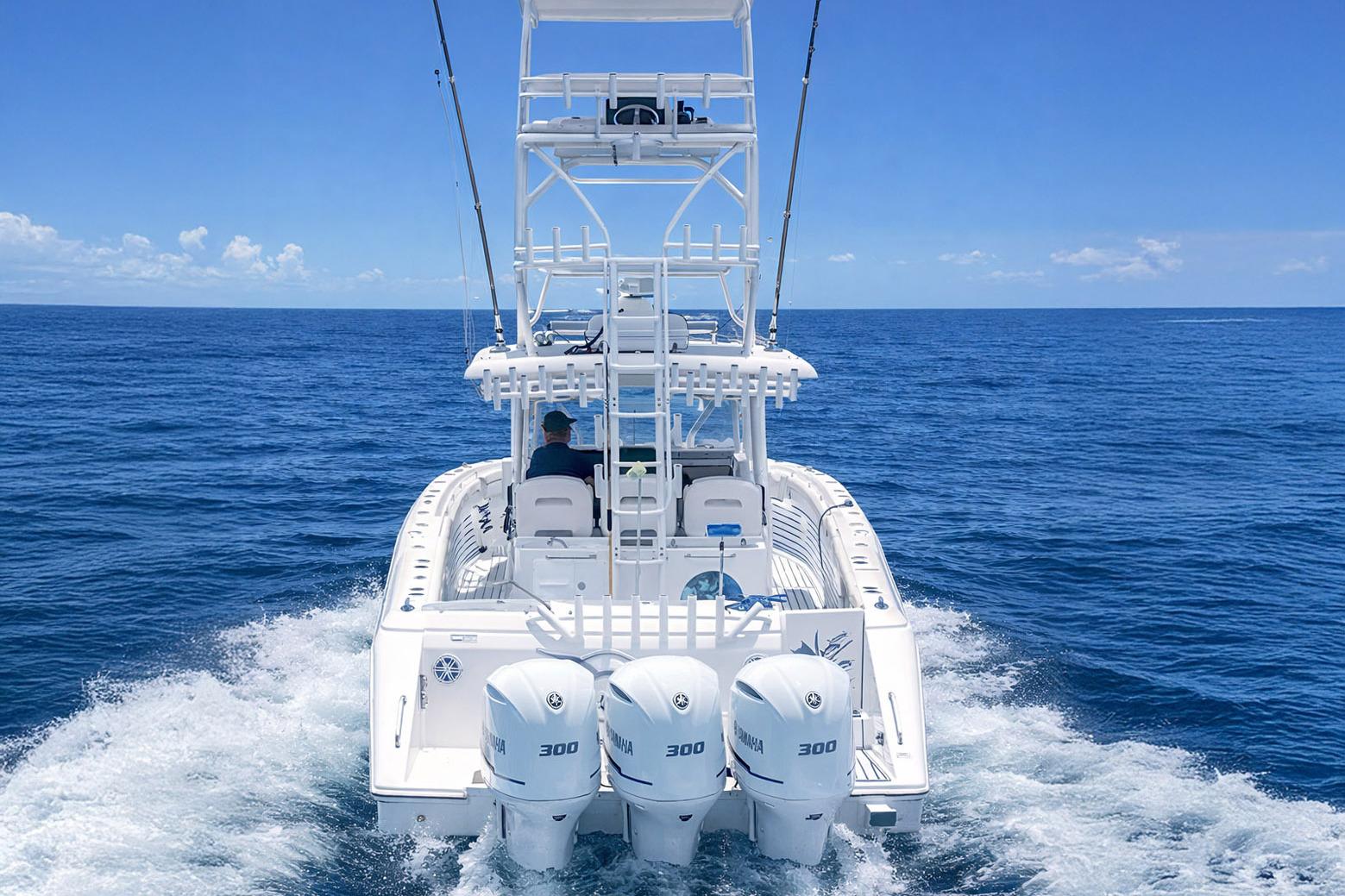2019 Stamas 390 Tarpon boat cruising on open ocean with triple Yamaha engines.