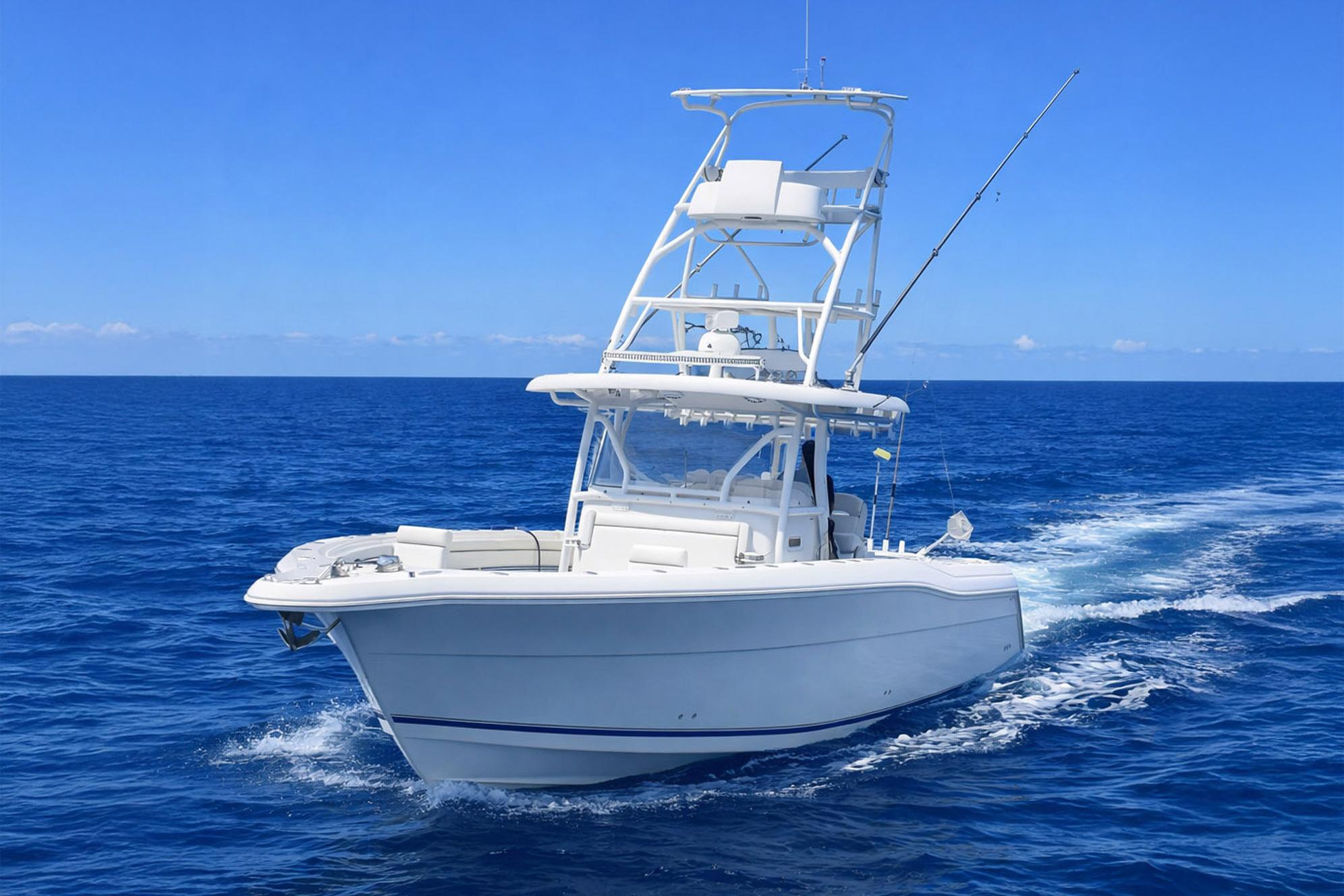 2019 Stamas 390 Tarpon boat cruising on open blue ocean.